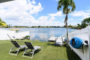 Docking Area · 3/2 Lake House - Water Activities And Docking Area